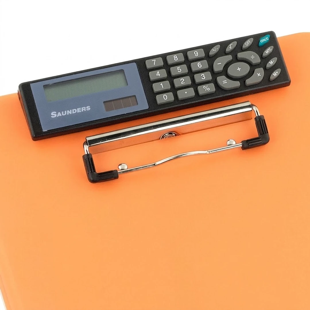 Tabla de apoyo con calculadora: detalle de la calculadora solar y el clip
