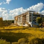 Lee más sobre el artículo El impacto ambiental de la construcción de edificios y cómo la ingeniería forestal puede ser la solución