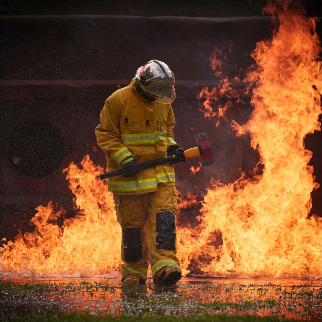 Equipos control de incendios forestales en Colombia
